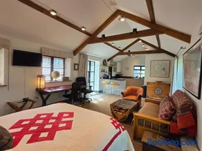 Spacious Studio - Bicester Village & Silverstone - Image 2