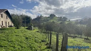 Etxetxobarri, caserío independiente con vistas a la crestería de Anboto - Image 2
