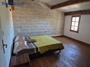 Appartement F4 au sein d'un domaine du 17e siècle rénové - Image 3
