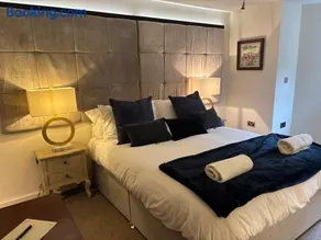 Otter Hollow - a spacious central apartment - Image 2