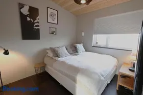 Modern 4BR Holiday Home with Hot Tub and Sauna - Image 3