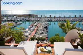 Stunning sea views over marina with swimming pool - Image 1