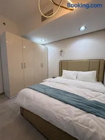 Elegant 2BR by Vendome mall - Image 4