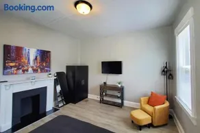 Cozy 2BR, Near Top attractions - Image 3