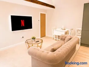 Stylish Apartment in Bourne Town Centre | Sleeps 4 - Image 2
