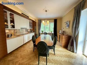 Spacious apartment in city center - Image 2