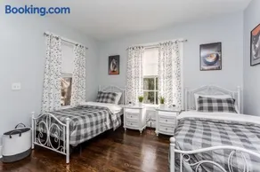 2 Bedroom Apartment Near Bristol Center - Image 5