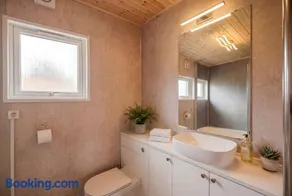 18 Bucklands Stylish Chalet, Bideford Bay, Starlink WiFi - Image 5