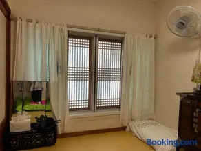 Eugene Hanok Stay - Image 5