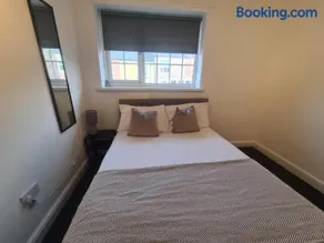 Stylish 3 bed close to Nissan - Image 3