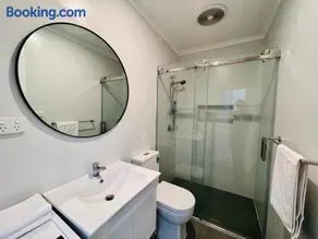Cozy Self Contained Studio with Seperate Spacious Living room -Just a Stone's Throw from Newly Renovated Knox Westfield in East Melbourne - Image 4