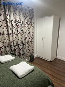 LuxeVille I 3BDR l Sleeps 5 I WiFi I Secure Parking l LongTerm Rates Available - Image 4