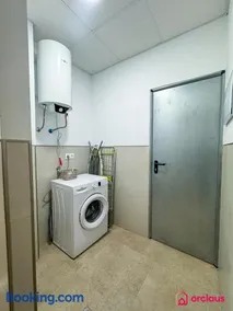 El Piso Bajo - Image 2