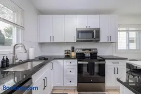 NEW!Comfy 3BR/2BA Home/Friendly City of Hazel Park - Image 3