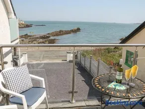 Min Y Traeth - Image 1