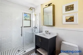 Catskills Delaware River Modern Colonial Getaway - Image 5