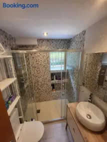 Cozy Apartment near City Center - Image 5