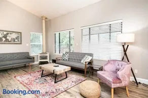Cozy home for families with game room & playground - Image 1