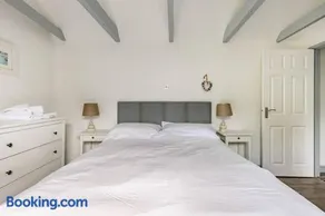 Stunning Cosy Cottage In Old Town Padstow Sleeps 4 - Image 2