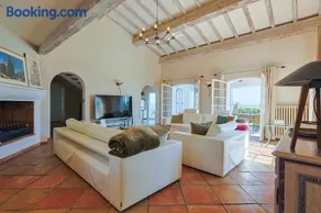 Villa avec vue panoramique et piscine à Saint-Raphael - Image 2