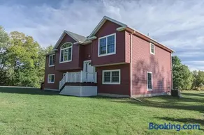 Luxury 4BR Home With Mountain Views - Image 4