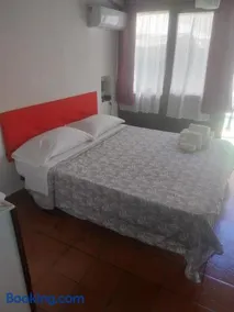 Le Rocce Holiday Rooms - Image 1