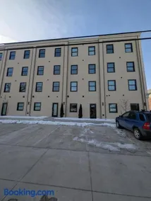 Ruby Suite - New 2 bdrm 2bath near Mass! - Image 2