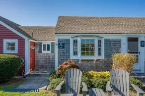 Seaside Escape at The Beach Cottage - Image 3