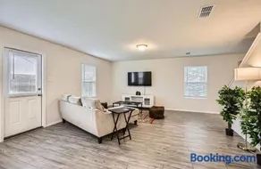 Modern Retreat with Private Office - Image 3