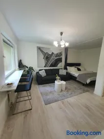 Close to the metro and the beach!!! with a view of the Scandinavian forest - Image 4