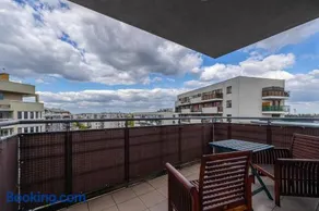 Spacious 3Rooms Apt with Balcony Parking - Image 5