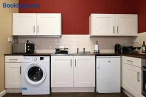 Newcastle City Centre 2 Bedroom Apartment in Friar House - Image 3