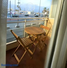 Adorable petit appartement avec magnifique vue sur le port de Canet - Image 3
