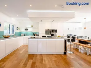 4 Bed in Lymington oc-86391 - Image 2