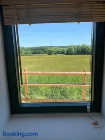 3 Bed 2 Bath Cosy Rural Barn Conversion-Parking - Image 3