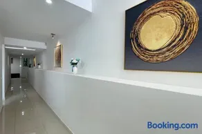 Spacious Villa Holiday Staycation in Canterbury East of Melbourne - Image 1