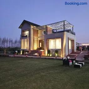 Falak Farms- Villa With Pool,Jacuzzi In Chandigarh - Image 1