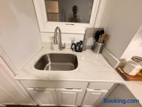 Spacious 2br Getaway Easy Access To Nyc & Newark - Image 3
