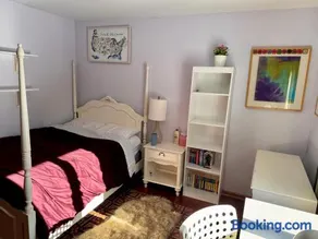 Spacious 4BR Near Beaches WFH Office & Pool - Image 3