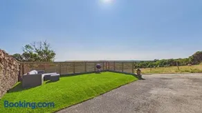 The Olde Log Cabin - 3 Bedroom - Beavers Hill - Image 3