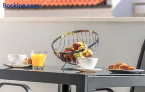 Sea View Luxury Apartment - Image 3
