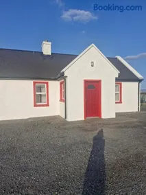 Lakeside cottage - Image 3