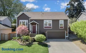 Entire Upper Home with Fast Wi-Fi - 20 Min from SEATAC Airport, Free Parking - Image 1