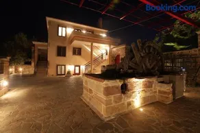 Avgerinos Hotel - Image 1