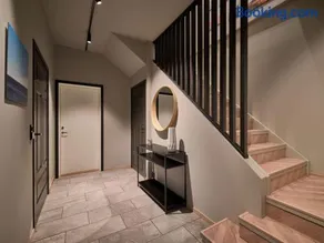 Nice apartment with five bedrooms and sea view - Image 3