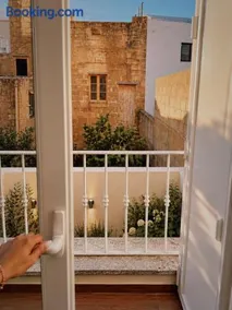 Brand New Apartment 5 mins away from Airport - Image 3