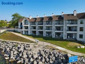 233 Edgewater Inn - Image 1