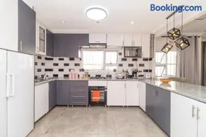 Charming 2-Bedroom in Joburg - Image 3