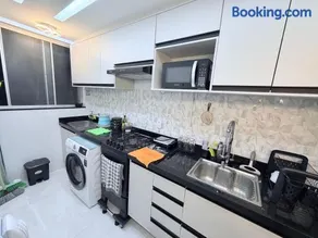 Apartamento reformado, confortável e perto de tudo - Image 2