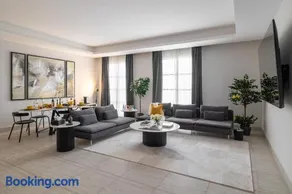 Modern 3BR with Gym and Pool - Image 2